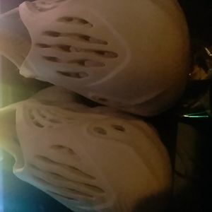 Yeezys foarm runners